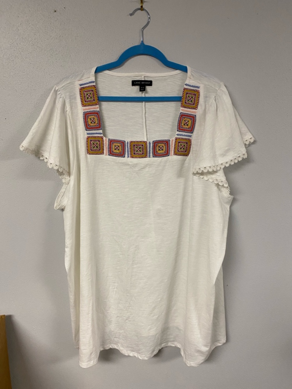 Lane Bryant White Square-Neck Embroidered Flutter Sleeve Tunic. Size 26/28
